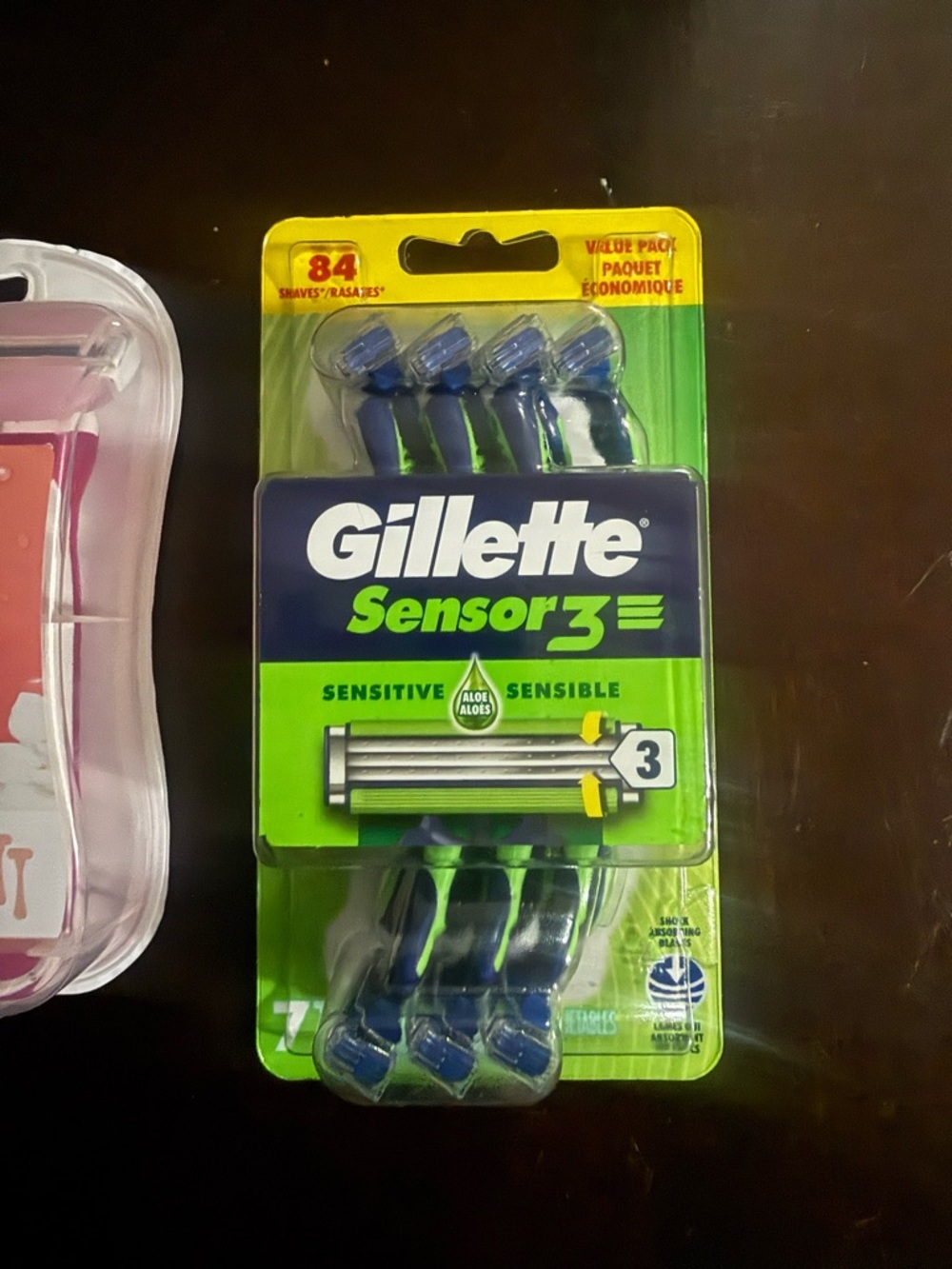 Gillette Venus White Tea Disposable Razor Pack - Pink - Picture 3 of 3